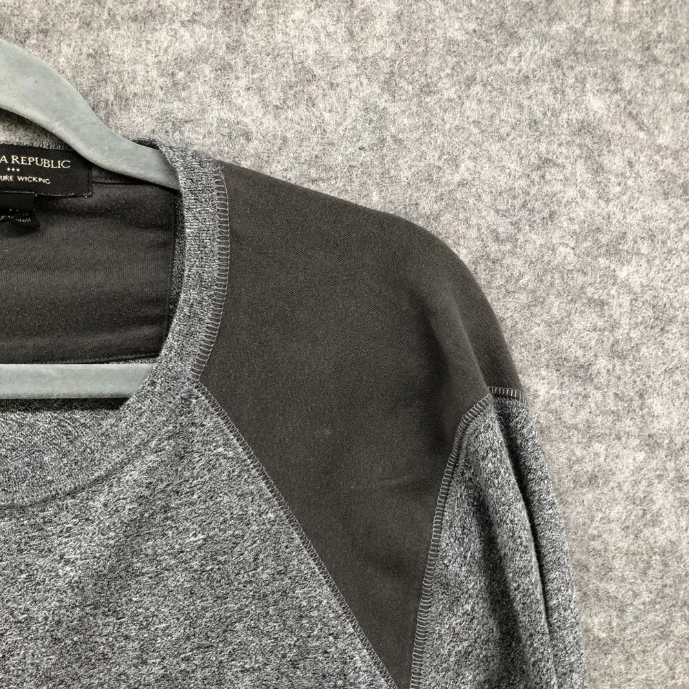 Banana Republic Long Sleeve Active T‎ Shirt Mens M Gray Performance Crewneck